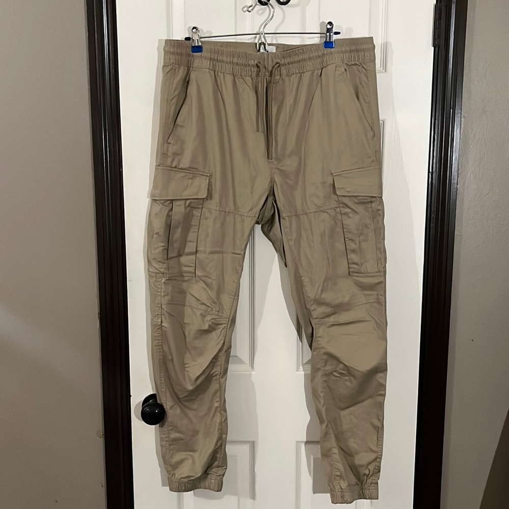 H&M Khaki joggers. Size: Large